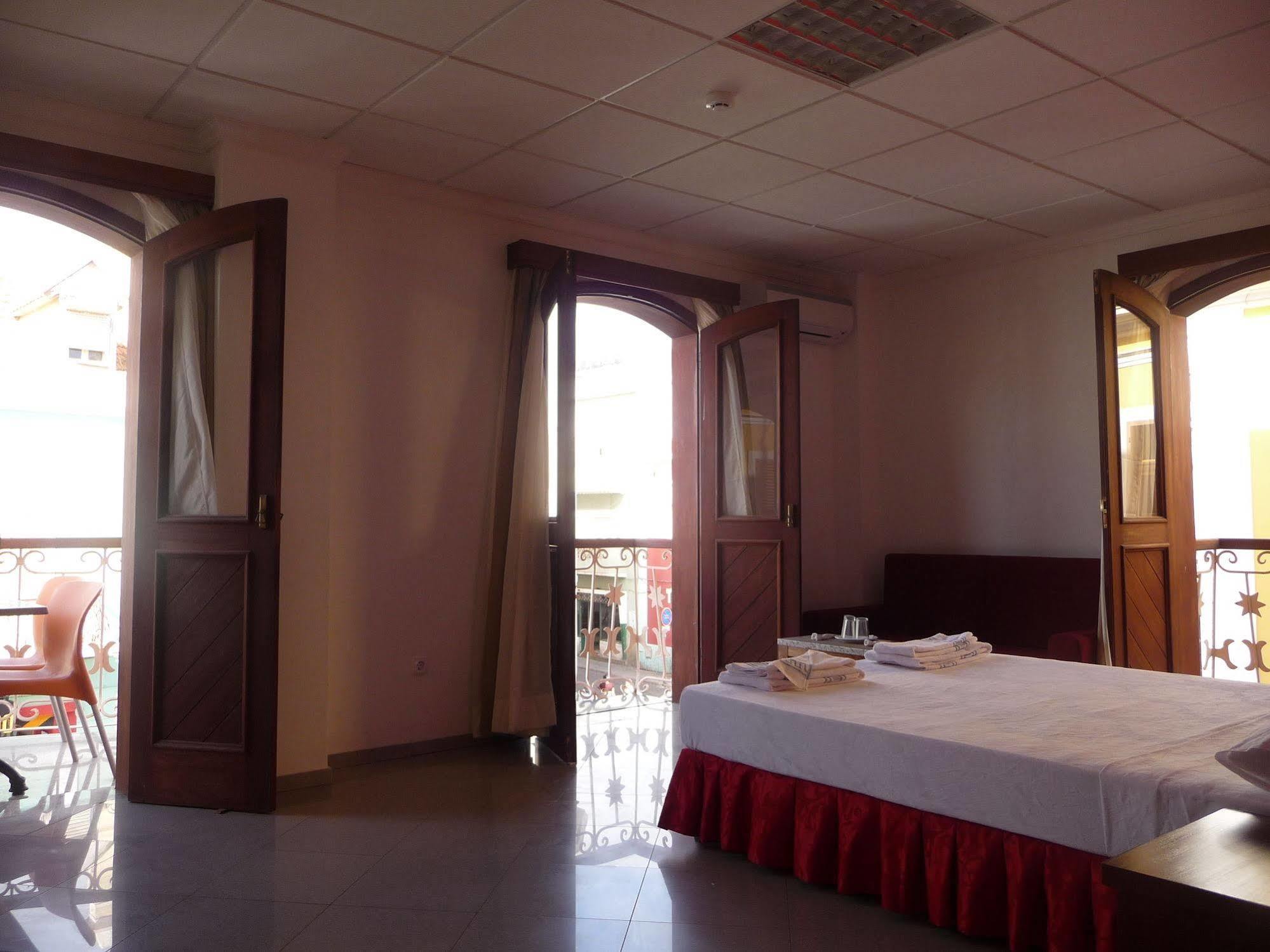 Café Royal Suites Mindelo Exterior foto